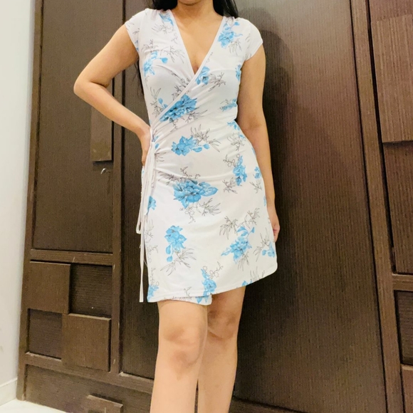 White v neck dress - Picture 3 of 12